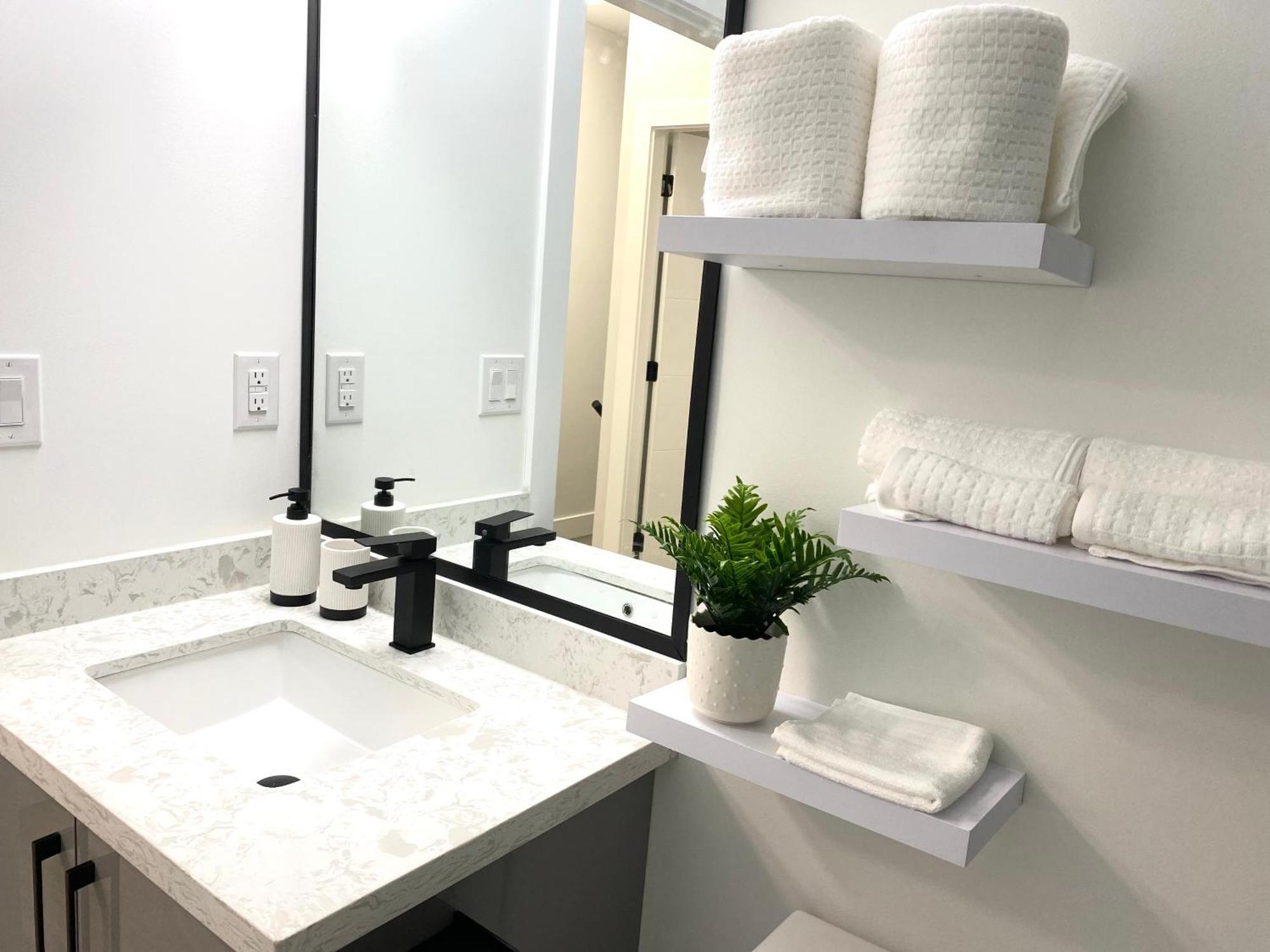 Ferienwohnung Modern And New House Near Pne With Big Garden And Free Parking Vancouver Exterior foto