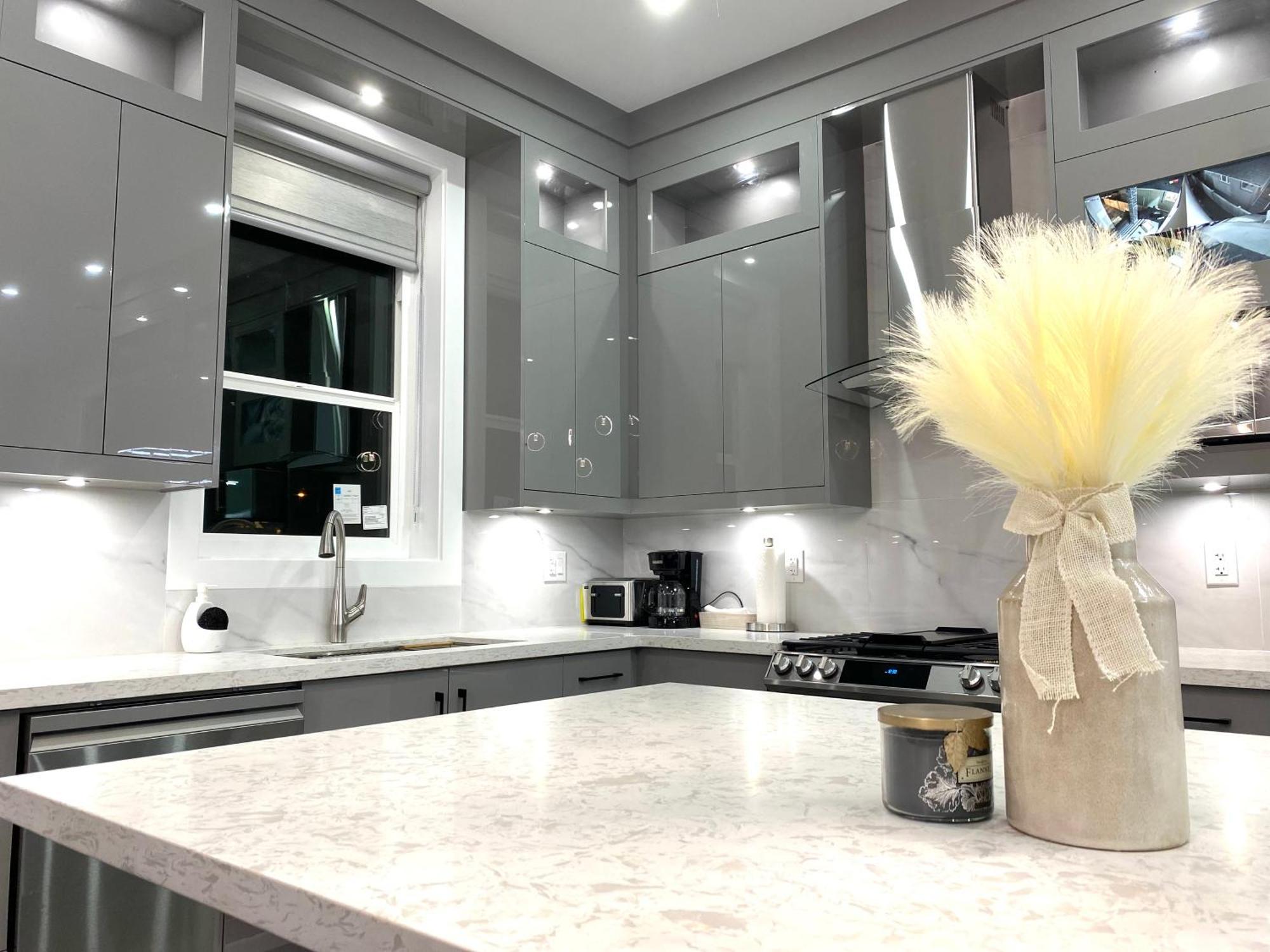 Ferienwohnung Modern And New House Near Pne With Big Garden And Free Parking Vancouver Exterior foto